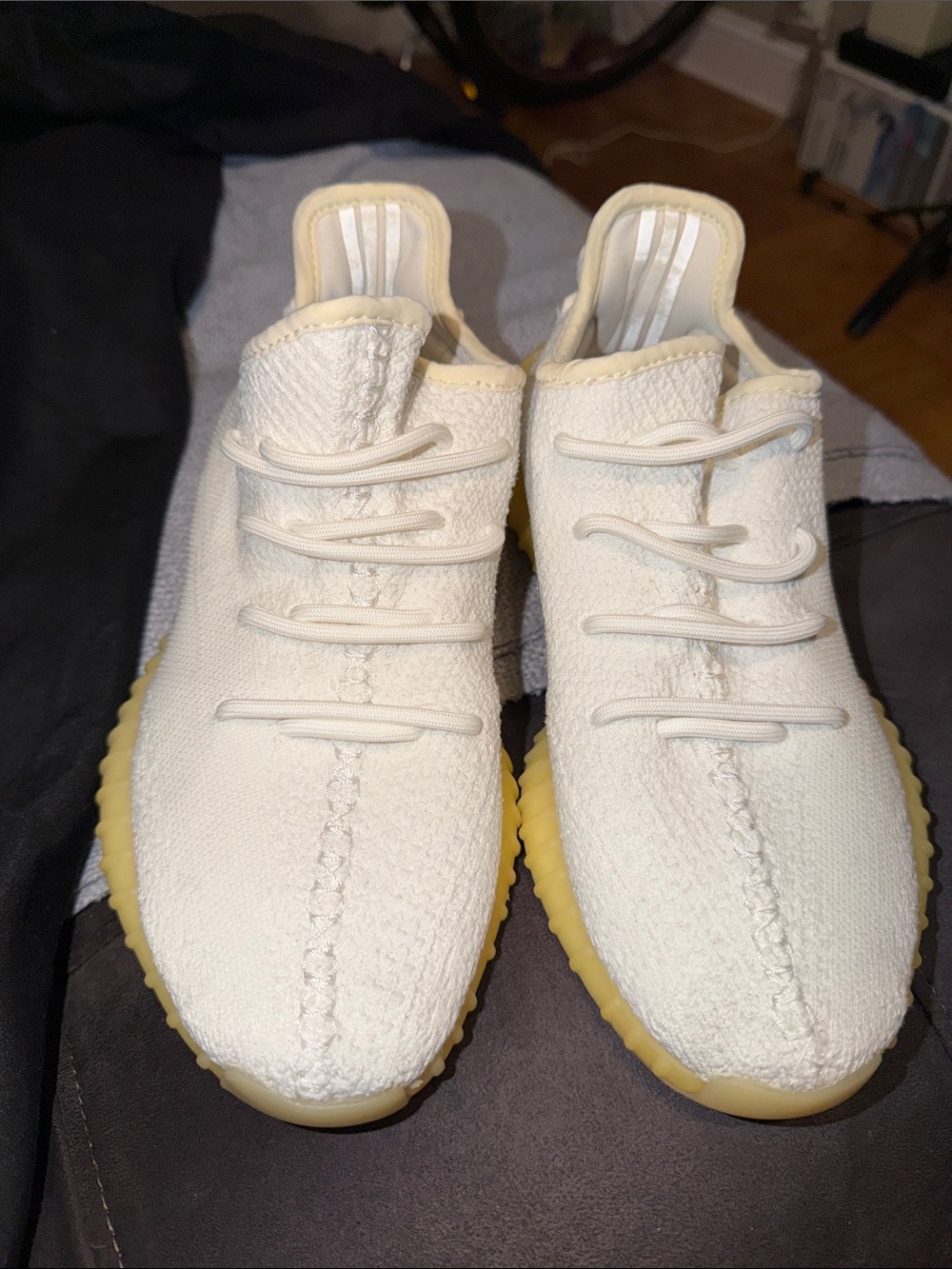 Unisex Yeezy 350 Boost white Low-Top Sneakers with Gum Sole Sz 7.5M